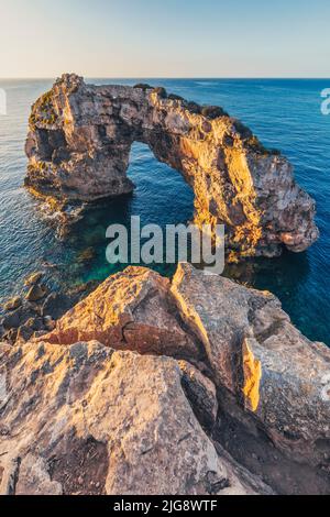 Spain, Balearic islands, Mallorca, Santanyi. Es Pontas or Mirador Es Pontas, a natural arch of rock next to the cliffs in the south east coast Stock Photo