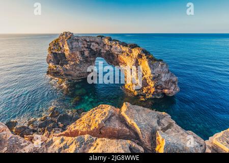 Spain, Balearic islands, Mallorca, Santanyi. Es Pontas or Mirador Es Pontas, a natural arch of rock next to the cliffs in the south east coast Stock Photo