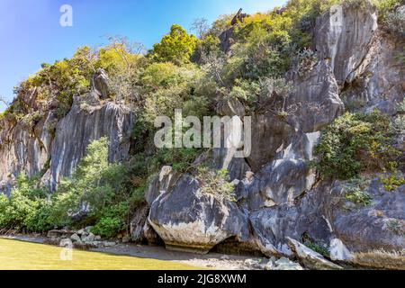 Rock formations, boat trip on Khao Daeng River, Khao Sam Roi Yot National Park, Prachuap Khiri Khan Province, Thailand, Asia Stock Photo