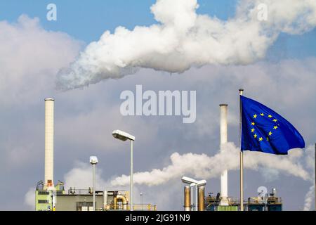 Industrial Plant In The European Union. Energy-intensive Industry In The Energy Crisis. Gas Shortage, Natural Gas. Eu Flag In Front Of Industrial Arch Stock Photo