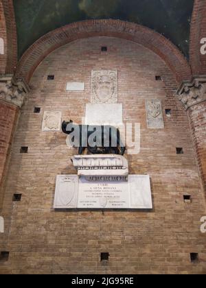 Capitoline she-wolf suckles the boys Romulus and Remus, Siena Stock Photo