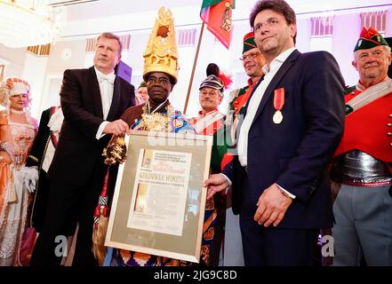 08 July 2022, Rhineland-Palatinate, Bad Dürkheim: Céphas Bansah, African king residing in Rhineland-Palatinate, holds the official certificate in his hands at the 'Goldener Winzer' award ceremony of the carnival society 'Derkemer Grawler' in the Kurhaus. The award is given to celebrities who have rendered outstanding services in socially important areas. Bansah has lived in Ludwigshafen since 1970 and cares for more than 300,000 people from the Ewe people in Ghana from a distance. Photo: Uwe Anspach/dpa Stock Photo