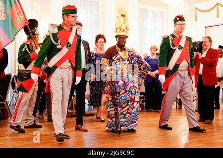08 July 2022, Rhineland-Palatinate, Bad Dürkheim: Céphas Bansah, African king residing in Rhineland-Palatinate, attends the award ceremony of the 'Goldener Winzer' of the carnival society 'Derkemer Grawler' in the Kurhaus. The award is given to celebrities who have rendered outstanding services in socially important areas. Bansah has lived in Ludwigshafen since 1970 and cares for more than 300,000 people from the Ewe people in Ghana from a distance. Photo: Uwe Anspach/dpa Stock Photo