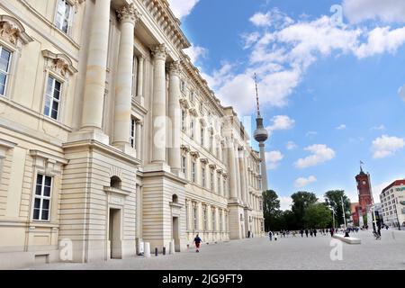 Humboldtforum mit rekonstruierter Fassade des historischen Residenzschloss Berlin, Deutschland Stock Photo