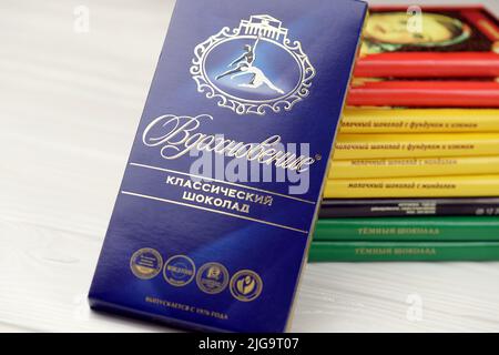 KHARKIV, UKRAINE - JANUARY 27, 2021: Bunch of famous russian chocolate products - Babayevskiy chocolate, Vdokhnovenie and Alyonka. Old russian traditi Stock Photo