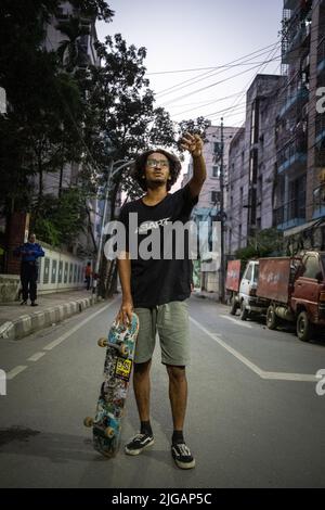 Bangladesh, Dhaka, November 2021. Report on skateboarding in Bangladesh and more precisely in the capital Dhaka by following a group of young skaters Stock Photo