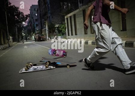 Bangladesh, Dhaka, November 2021. Report on skateboarding in Bangladesh and more precisely in the capital Dhaka by following a group of young skaters Stock Photo