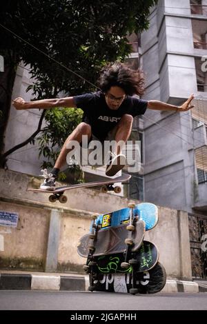 Bangladesh, Dhaka, November 2021. Report on skateboarding in Bangladesh and more precisely in the capital Dhaka by following a group of young skaters Stock Photo