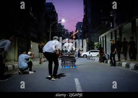 Bangladesh, Dhaka, November 2021. Report on skateboarding in Bangladesh and more precisely in the capital Dhaka by following a group of young skaters Stock Photo