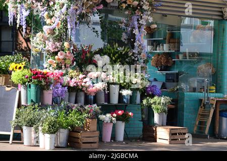 A flower shop in Notting Hill, London Stock Photo