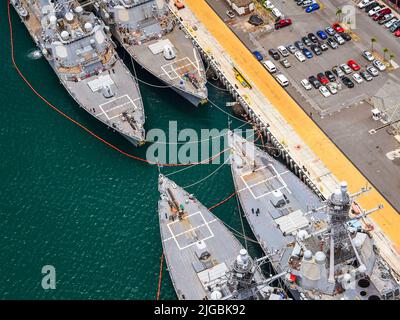 Pearl Harbor, United States. 07 July, 2022. Aerial view of U.S. Navy destroyers moored bow to bow during Rim of the Pacific 2022 at Joint Base Pearl Harbor-Hickham July 7, 2022 in Pearl Harbor, Hawaii. Twenty-six nations, 38 ships, four submarines, 170 aircraft and 25,000 personnel are participating in RIMPAC.  Credit: MCS Leon Vonguyen/Planetpix/Alamy Live News Stock Photo
