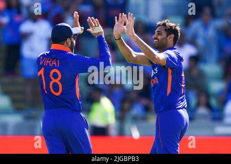 India’s Bhuvneshwar Kumar (right) celebrates with Virat Kohli after taking the wicket to dismiss England’s Jason Roy during the second Vitality IT20 match at Edgbaston Stadium, Birmingham. Picture date: Saturday July 9, 2022. Stock Photo