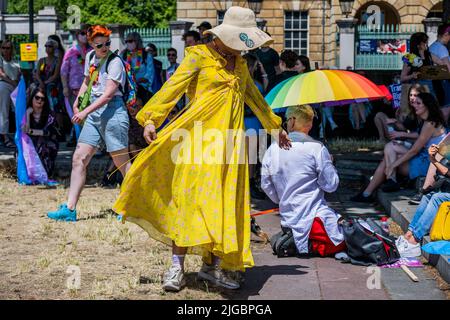London, UK. 09th July, 2022. A husband and wife with their dog - Gathering under the Wellington arch - A Trans Pride London March top highlight the need for trans rights and as part of Pride Month. Credit: Guy Bell/Alamy Live News Stock Photo