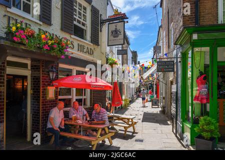 Pub and shops on Paved Court, Richmond upon Thames, London, England, UK Stock Photo