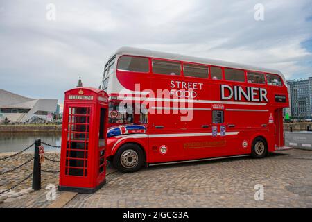Street Food Diner Bus on Hartley Quay at Royal Albert Dock at Maritime Mercantile City, Liverpool, England, UK. Maritime Mercantile City is a World He Stock Photo