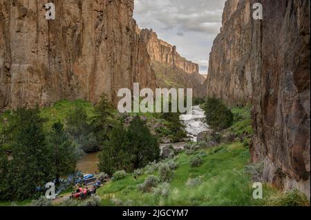 Far & Away Adventures camp on the Bruneau River  in southern Idaho. Stock Photo