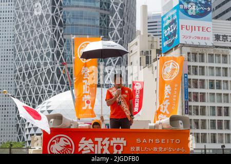 Tokyo, Japan. 09th July, 2022. Sohei Kamiya electioneering for the Sanseito party in Shinjuku district. (Photo by Damon Coulter/SOPA Images/Sipa USA) Credit: Sipa USA/Alamy Live News Stock Photo