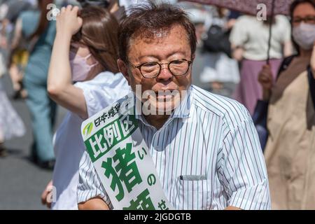 Tokyo, Japan. 09th July, 2022. Former Tokyo Governor, Naoki Inose campaigning as a candidate for the Japan Innovation Party in the 2022 House of Councilors election taking place on July 11th. Inose was Tokyo's Governor from Dec 2012 to Dec 2013 (the shortest term in history) and resigned amid financial scandals. Credit: SOPA Images Limited/Alamy Live News Stock Photo