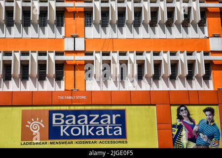 Kolkata, India. 09th July, 2022. Exterior view of Sealdah Railway Station which is getting renovated post lock down and a major part has been booked by one of the largest retail mall Baazar kolkata. Sealdah Junction is one of the India's major railway terminal serving the city of Kolkata. (Photo by Avishek Das/SOPA Images/Sipa USA) Credit: Sipa USA/Alamy Live News Stock Photo