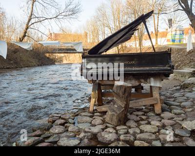 Zarzecze, Vilnius, Lithuania - April 08, 2018: Old broken piano outdoors on the banks of the river Vileyka (Vilnia) border of Užupis and Vilnus. Easte Stock Photo