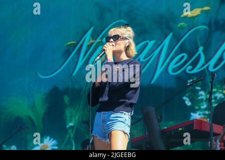 Glasgow, UK. 10th July, 2021. On the third and final day of the TRNSMT music festival held on Glasgow Green, Glasgow, Scotland UK, NINA NISBITT opened the main stage in front of a sell-out maximum capacity audience of 50,000. Credit: Findlay/Alamy Live News Stock Photo