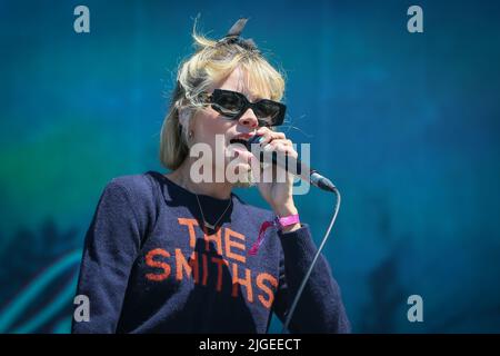 Glasgow, UK. 10th July, 2021. On the third and final day of the TRNSMT music festival held on Glasgow Green, Glasgow, Scotland UK, NINA NISBITT opened the main stage in front of a sell-out maximum capacity audience of 50,000. Credit: Findlay/Alamy Live News Stock Photo