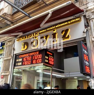 Doviz currency exchange stand with currency rates display in Beyouglu, Istanbul, Turkey Stock Photo