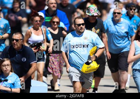 Manchester, UK. 10th July, 2022. Manchester City fans run to see new signings during the fans presentation of their new signings Julian Alvarez, Erling Haaland, Kalvin Phillips, Stefan Ortega Moreno at the at the Etihad Stadium, Manchester. Picture credit should read: Isaac Parkin/Sportimage Credit: Sportimage/Alamy Live News Stock Photo