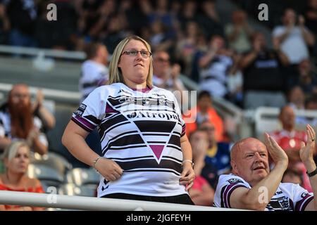 Hull FC fans celebrate Joe Lovodua #14 of Hull FC’ try Stock Photo