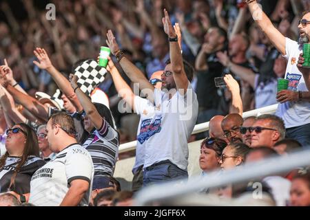 Newcastle, UK. 10th July, 2022. Hull FC fans celebrate Joe Lovodua #14 of Hull FC' try in Newcastle, United Kingdom on 7/10/2022. (Photo by Mark Cosgrove/News Images/Sipa USA) Credit: Sipa USA/Alamy Live News Stock Photo