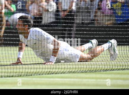 London, Gbr. 10th July, 2022. London Wimbledon Championships Day 10/07/2022 Novak Djokovic (SRB) celebrates wins Mens Singles Final beating Nick Kyrgios (AUS) in four sets Credit: Roger Parker/Alamy Live News Stock Photo