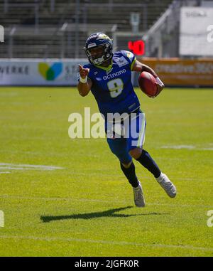 Waldau, Germany. 10th July, 2022. Stuttgart Surge QB #9 Dante Vandeven runs with the ball during a European League of Football game between the Stuttgart Surge and the Frankfurt Galaxy at GAZi Stadium in Waldau, Germany. Justin Cooper/CSM/Alamy Live News Stock Photo