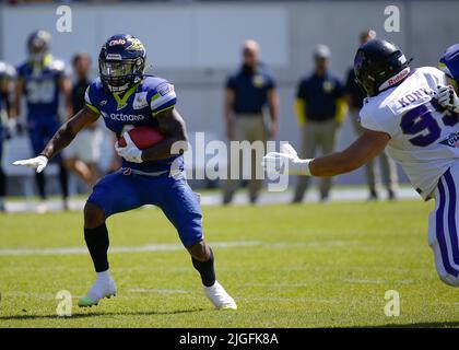 Waldau, Germany. 10th July, 2022. Stuttgart Surge #4 Jalen Conwell runs with the ball during a European League of Football game between the Stuttgart Surge and the Frankfurt Galaxy at GAZi Stadium in Waldau, Germany. Justin Cooper/CSM/Alamy Live News Stock Photo