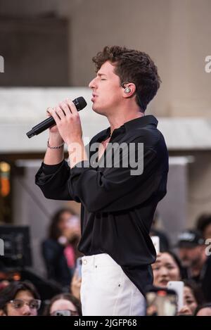 Charlie Puth on stage , NBC Today Show Concert Series with Charlie Puth, Rockefeller Plaza, New York, NY, United States   July 8, 2022. (Photo by: Simon Lindenblatt/Everett Collection) on stage for NBC Today Show Concert Series with Charlie Puth, Rockefeller Plaza, New York, NY July 8, 2022. Photo By: Simon Lindenblatt/Everett Collection Stock Photo