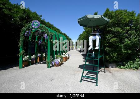 New York, USA. 10th July, 2022. Entrance to Pier 6 in Brooklyn Bridge Park called “The Hill, where tennis watched the 2022 Wimbledon tennis matches, New York, NY, July 10, 2022. (Photo by Anthony Behar/Sipa USA) Credit: Sipa USA/Alamy Live News Stock Photo