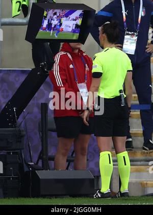 Rotherham, UK. 10th July, 2022. Referee Rebecca Welch watches a VAR replay of a challenge from Sara Gama of Italy during the UEFA Women's European Championship 2022 match at the New York Stadium, Rotherham. Picture credit should read: Darren Staples/Sportimage Credit: Sportimage/Alamy Live News Stock Photo