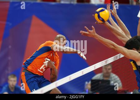 Gdansk, Poland. 10th July, 2022. Nimir Abdel Aziz during the FIVB Volleyball Nations League Men's Pool 6 match between Italy and Netherlands in Gdansk, Poland on July 10, 2022. (Photo by Piotr Matusewicz/PressFocus/SIPA USA) France OUT, Poland OUT Credit: Sipa USA/Alamy Live News Stock Photo