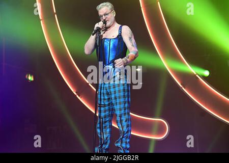 Andy Bell and Vince Clarke of electropop band Erasure performing on stage at the O2 Apollo in Manchester on October 10, 2021. Featuring: Erasure, Andy Bell Where: Manchester, United Kingdom When: 10 Oct 2021 Credit: Graham Finney/WENN Stock Photo