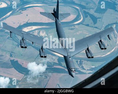 A B-52 Stratofortress with the 307th Bomb Wing, Louisiana, flies away from the boom of a KC-135 Stratotanker, with the 914th Air Refueling Wing, New York, July 9, 2022 over Southern United States. The KC-135 had spouses of the 307th Maintenance Group on board that were able to watch the refueling. (U.S. Air Force photo by Staff Sgt. Tiffany A. Emery) Stock Photo