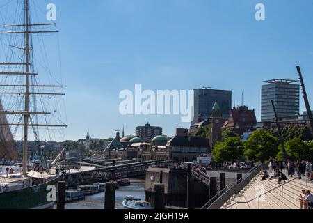 Hamburg, Germany  22 June 2022,  The St. Pauli-Landungsbrücken on a sunny day with lots of people Stock Photo