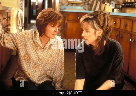 DIANE KEATON and MERYL STREEP in MARVIN'S ROOM (1996), directed by JERRY ZAKS. Credit: MIRAMAX / Album Stock Photo