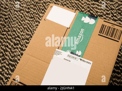 Moscow, Russia, 2021 - Hermes orange gift boxes on the shop display for  sale, luxury presents for holidays 11782101 Stock Photo at Vecteezy