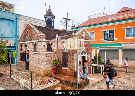 Jamaica, statue of Sam Sharpe, the slave that fought for freedom in the beginning of the 19th century. The 'cage'on the marketplace of Montego Bay was Stock Photo