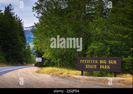 Welcome sign at the entrance to Pfeiffer Big Sur State Park in California Stock Photo