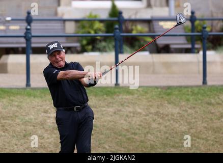 St Andrews, Fife, Scotland, UK. St Andrews, Fife, Scotland, UK. 11th July 2022, Old Course at St Andrews, St Andrews, Fife, Scotland; The Open Golf Championship pre-tournament activities; Past Champion Gary Player hits his opening tee shot during the Celebration of Champions event Credit: Action Plus Sports Images/Alamy Live News Credit: Action Plus Sports Images/Alamy Live News Stock Photo