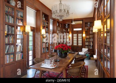 The library at the luxurious Rachamankha Hotel in CHIANG MAI, THAILAND Stock Photo