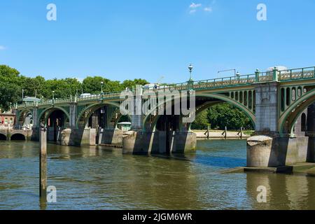 Footbridge over the River Thames at Richmond Lock, West London, South East England Stock Photo