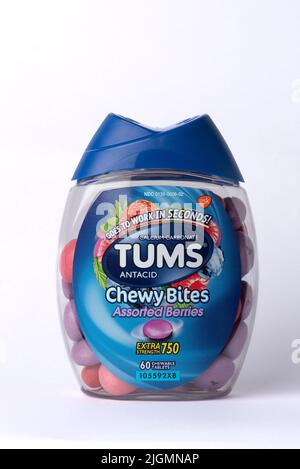 Davis, CA, July 9, 2022. Bottle of Tums antiacid chewy bites against white background, centered, front view. Calcium Carbonate is a substance used to Stock Photo