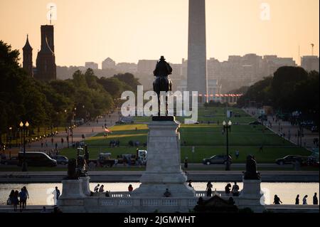 Washington, USA. 11th July, 2022. A general view of the National Mall at dusk, in Washington, DC, on Monday, July 11, 2022. (Graeme Sloan/Sipa USA) Credit: Sipa USA/Alamy Live News Stock Photo