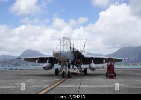 KANEOHE BAY (July 10, 2022) - A U.S. Marine Corps F/A-18 Hornet sits on the flight line at Marine Corps Air Station Kaneohe Bay, Hawaii, during Rim of the Pacific (RIMPAC) 2022. Twenty-six nations, 38 ships, four submarines, more than 170 aircraft and 25,000 personnel are participating in RIMPAC from June 29 to Aug. 4 in and around the Hawaiian Islands and Southern California. The world’s largest international maritime exercise, RIMPAC provides a unique training opportunity while fostering and sustaining cooperative relationships among participants critical to ensuring the safety of sea lanes Stock Photo